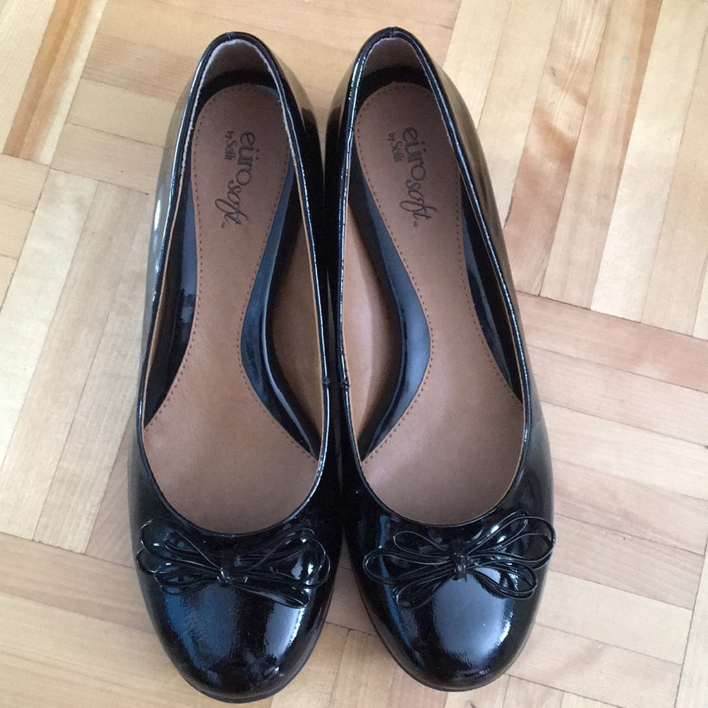 Small Black Shiny Flats